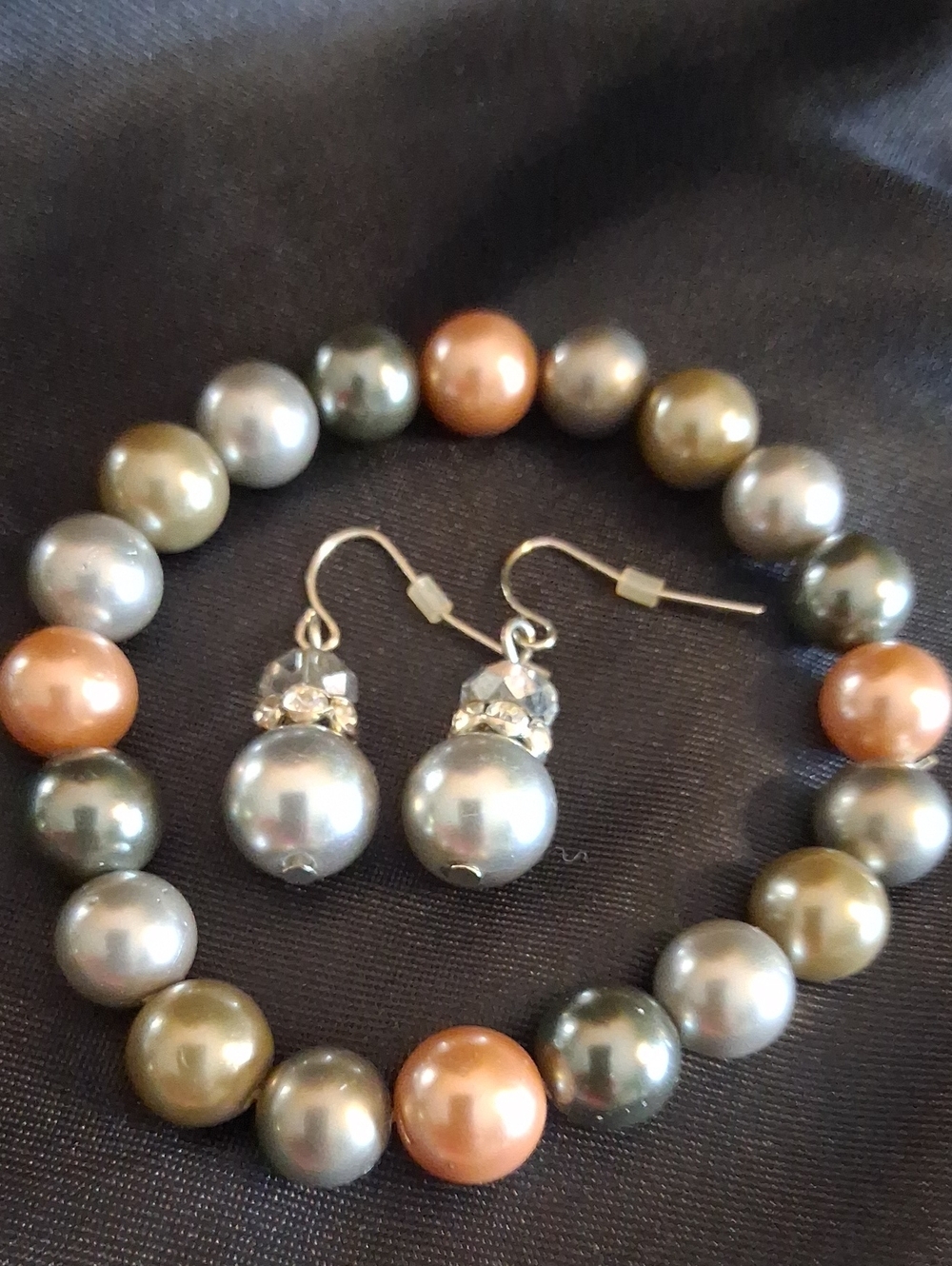 Kenneth Cole Multi-Color Pearl Bracelet with Silver Pearl Drop Earrings Weighted